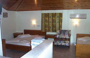 Planos Beach Aparthotel 蒂锡利维