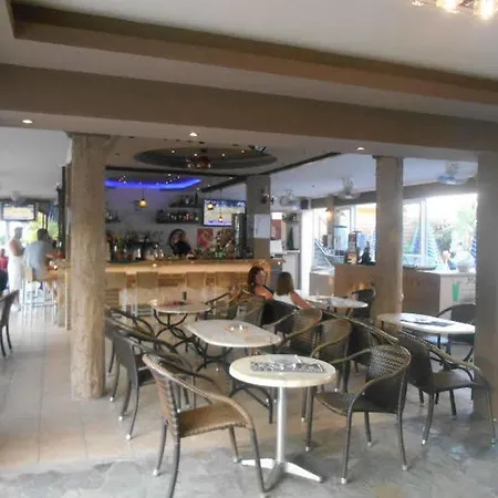 酒店 Planos Beach Aparthotel 3*