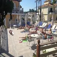 Planos Beach Aparthotel 蒂锡利维