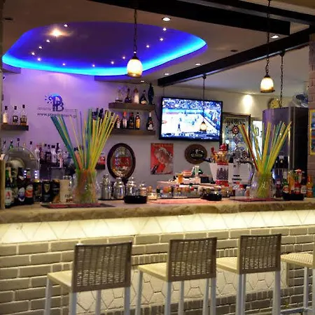 Planos Beach Aparthotel 蒂锡利维
