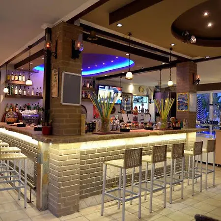 酒店 Planos Beach Aparthotel 3*