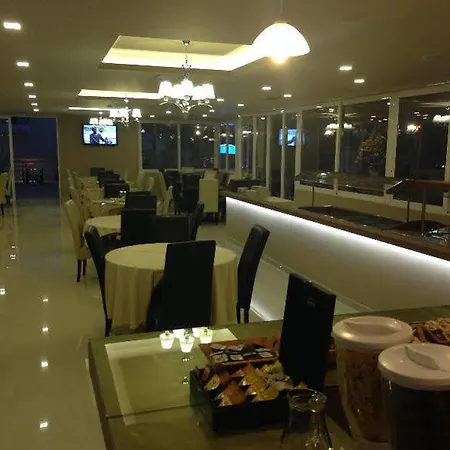 Planos Beach Aparthotel 酒店 3*
