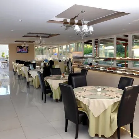 酒店 Planos Beach Aparthotel 3*