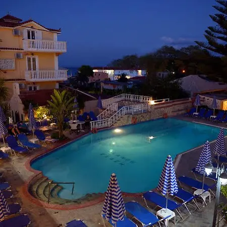 Planos Beach Aparthotel 蒂锡利维