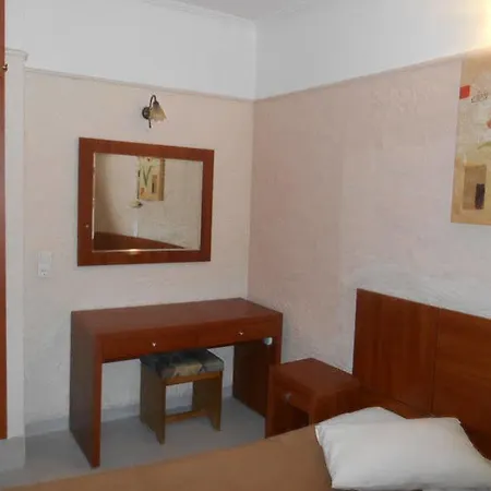 Planos Beach Aparthotel 酒店 3*