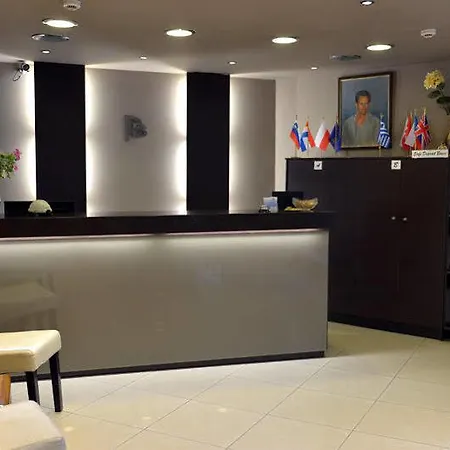 Planos Beach Aparthotel Otel