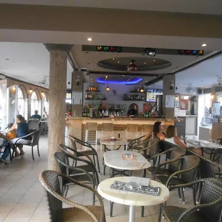 Planos Beach Aparthotel