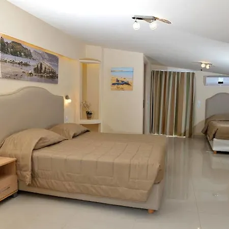 Planos Beach Aparthotel