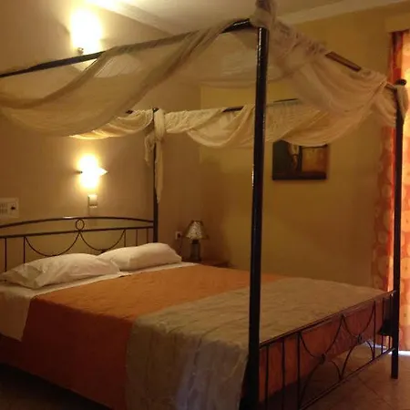 Planos Beach Aparthotel Otel