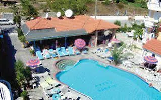מלון Planos Beach Aparthotel