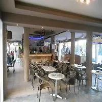 Planos Beach Aparthotel מלון