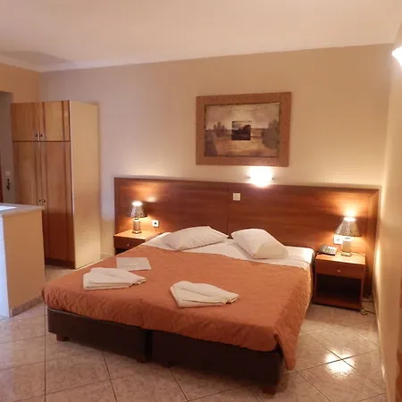 Planos Beach Aparthotel 3* טסיליבי